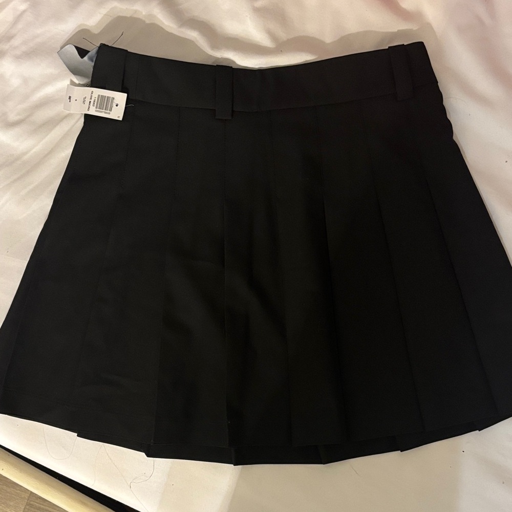 Aritzia Black Pleated Skirt